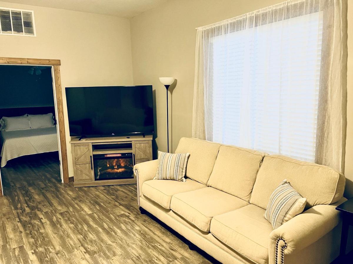 Downtown Farmhouse: Modern 3-Bed Apartment near Honeywell Theater Wabash Exterior photo